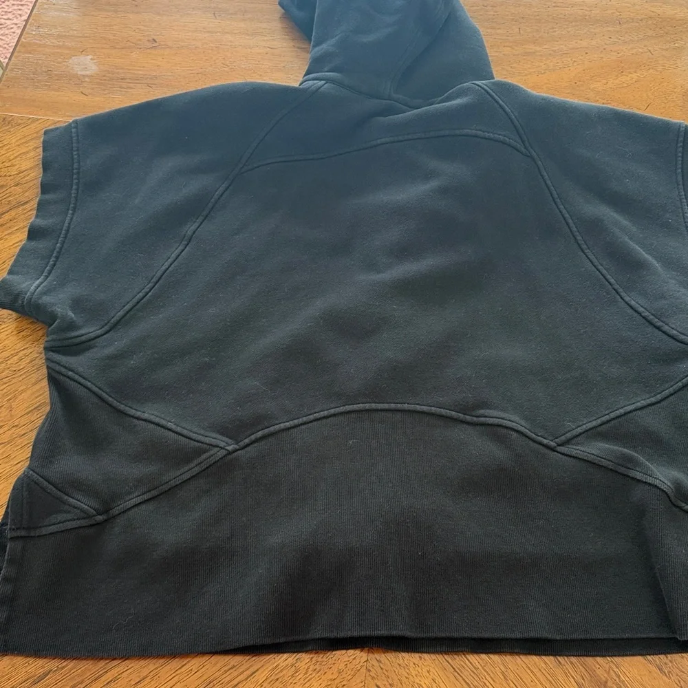 Lululemon Scuba Short Sleeve - Picture 8 of 8
